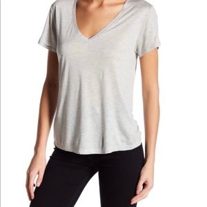 Theory dayne drapey v neck short sleeve tee grey